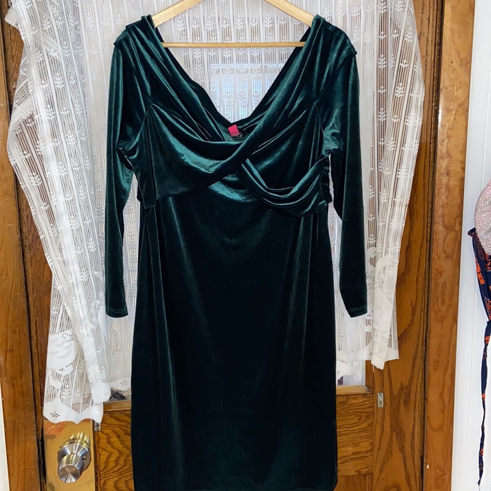 Off shoulder, knee length soft velvet forest green dress💚